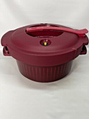 Tupperware Microwave Pressure Cooker with Lid 3 Qt. 3 L. - 7643A-1 Cranberry Red